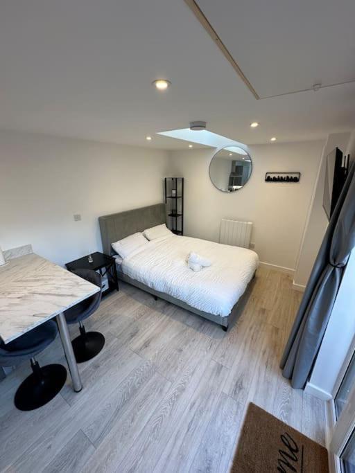 Whitsun Studio - Brand New Listing! Bristol Exterior photo